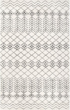 Kenzie Geometric Diamond Area Rug, Off-white