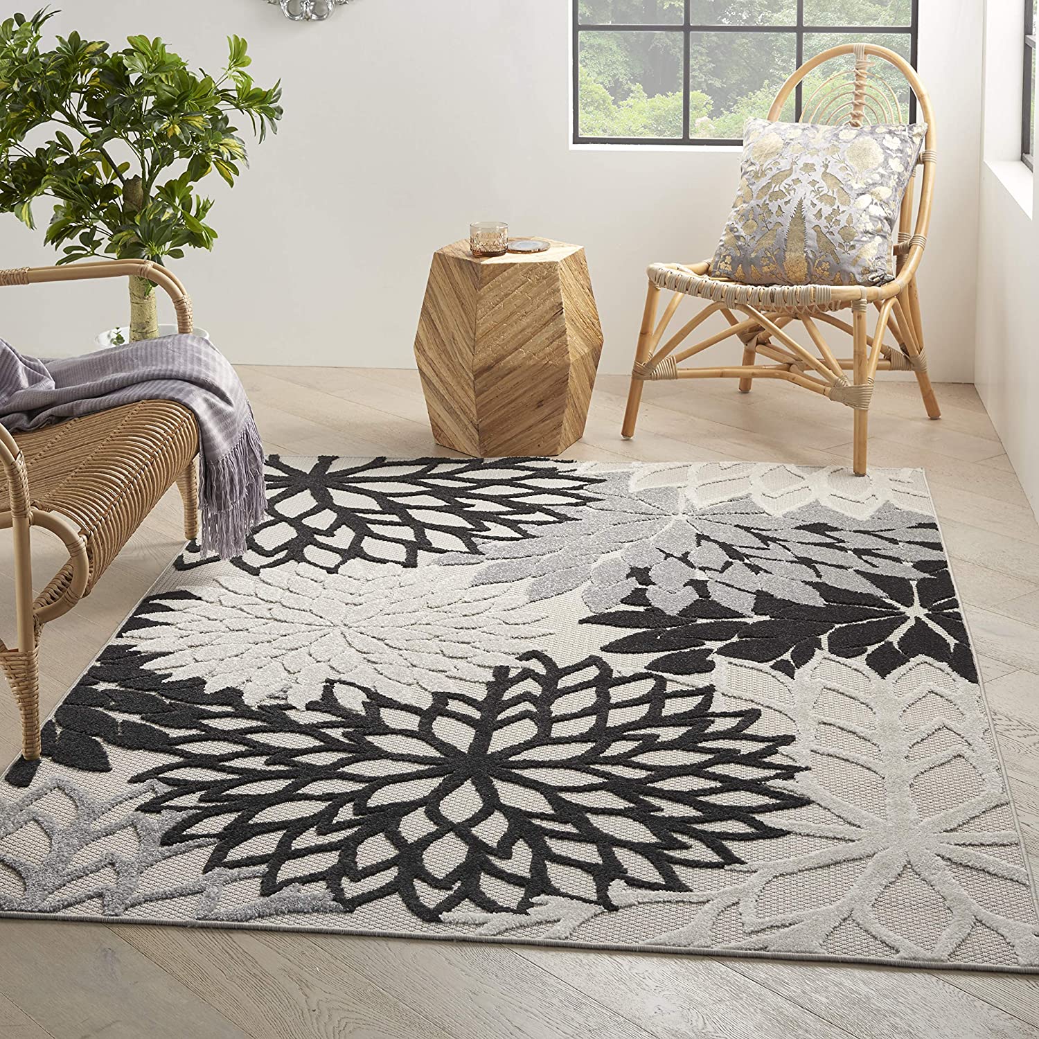 Aloha Indoor/Outdoor Floral Black White Area Rug – Modern Rugs and