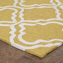 Atrium Scallop Trellis Hand-Hooked Indoor/ Outdoor Area Rug