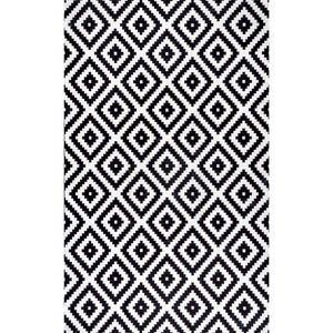 Kellee Machine Washable Modern Diamonds Area Rug