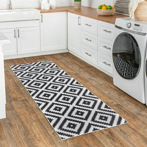 Kellee Machine Washable Modern Diamonds Area Rug